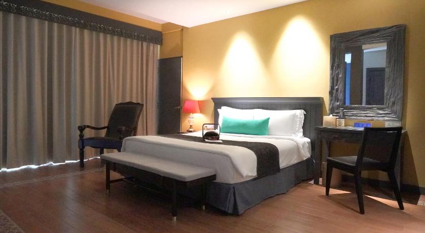 Image of Junior King Suite 9