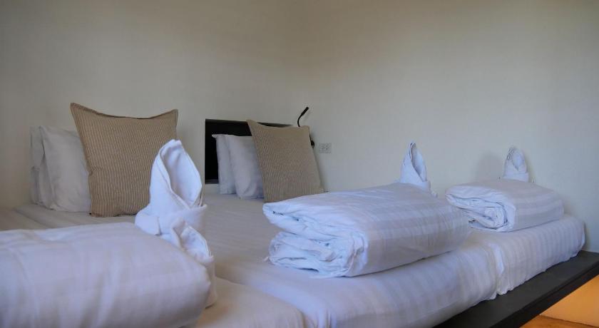 Image of Triple Room with En-Suite Bathroom 11