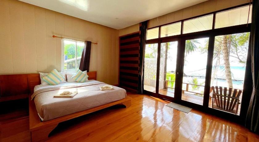 Image of Superior Bungalow 3