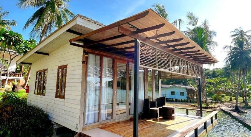 Image of Superior Bungalow 10