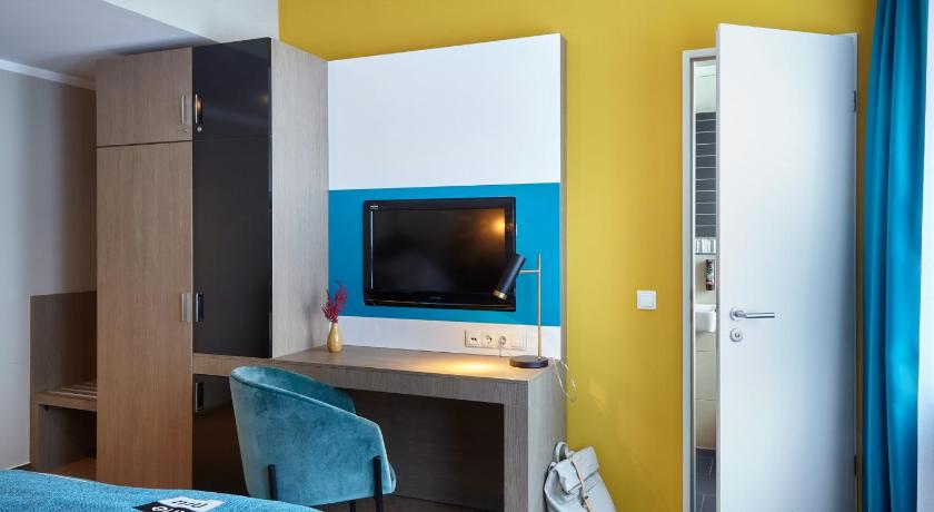 Image of Premium Queen Room with Single Sofa Bed 1