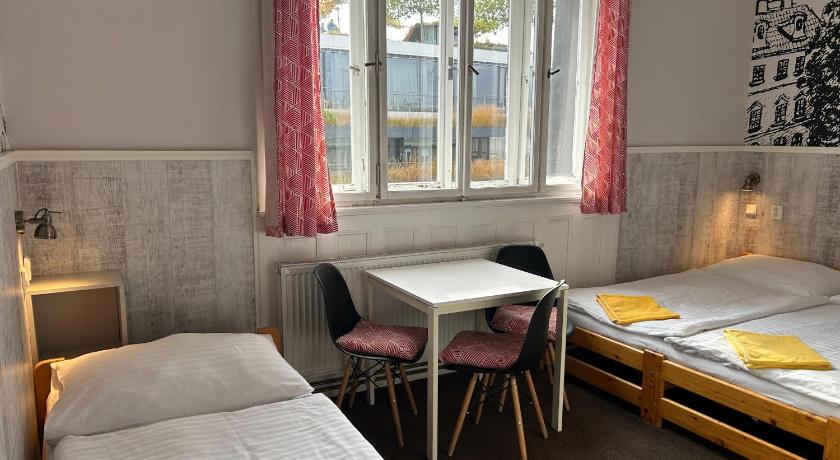Image of Ensuite Twin Room 12