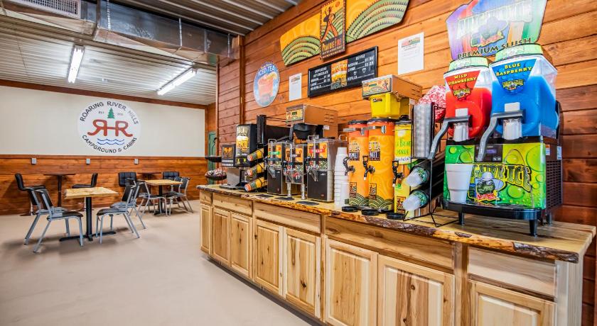 Cassville Reserve all 5 tents for the price of 4 - Roaring River Hills 2-Star Accommodation room