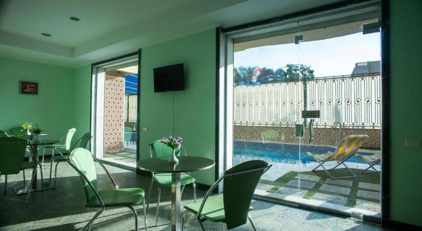 Luxury Boutique Room 10 - image 7