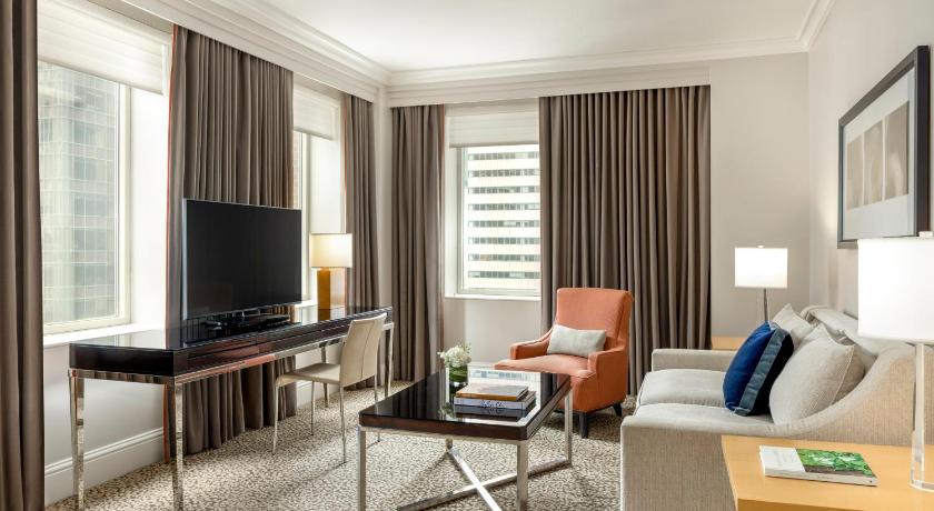 Zdjęcie: 5th Avenue Suite - 1 King Bed with Terrace 10