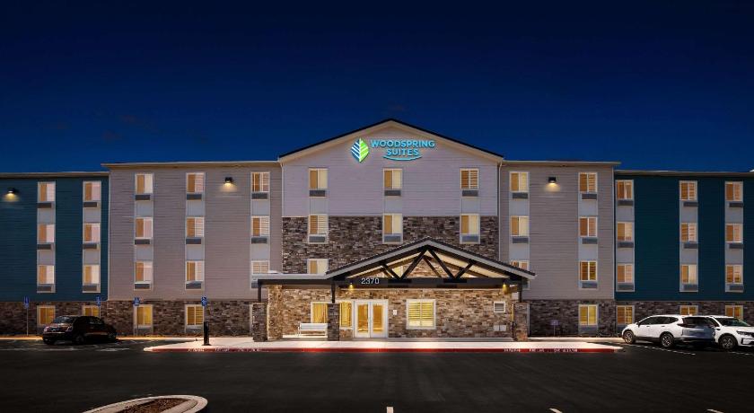 コロナ (CA) WoodSpring Suites Corona 宿泊施設 スイート
