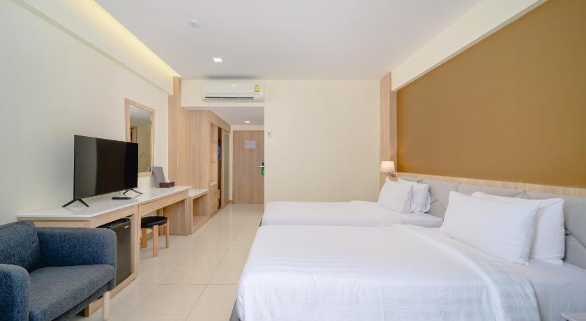 Image of Deluxe Pool Access 8