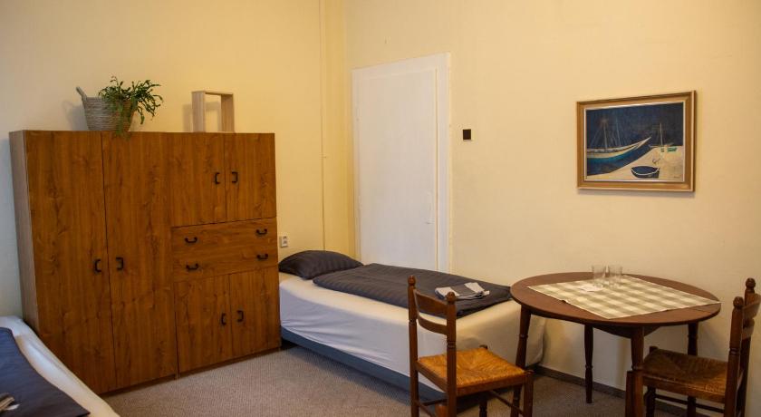 Image of Economy Triple Room 3