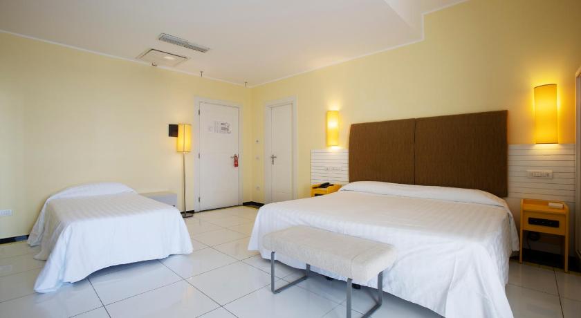 Image of Superior Triple Room 1