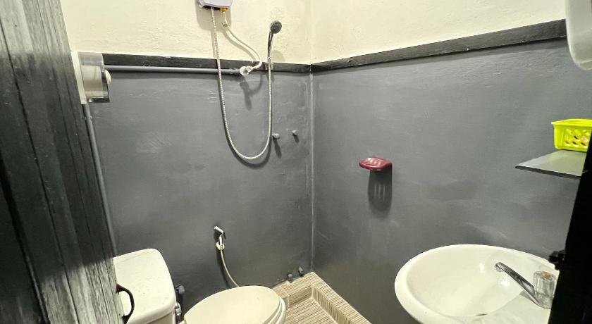 Image of Double Room with Air Conditioning 10