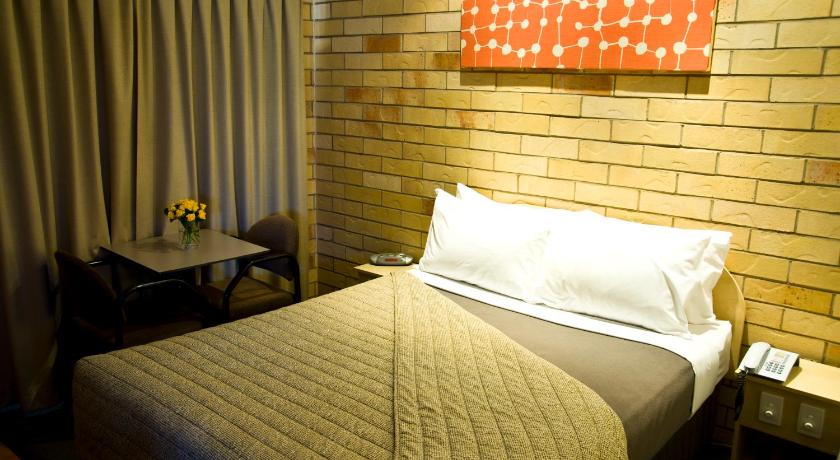 Starlight Motor Inn photo