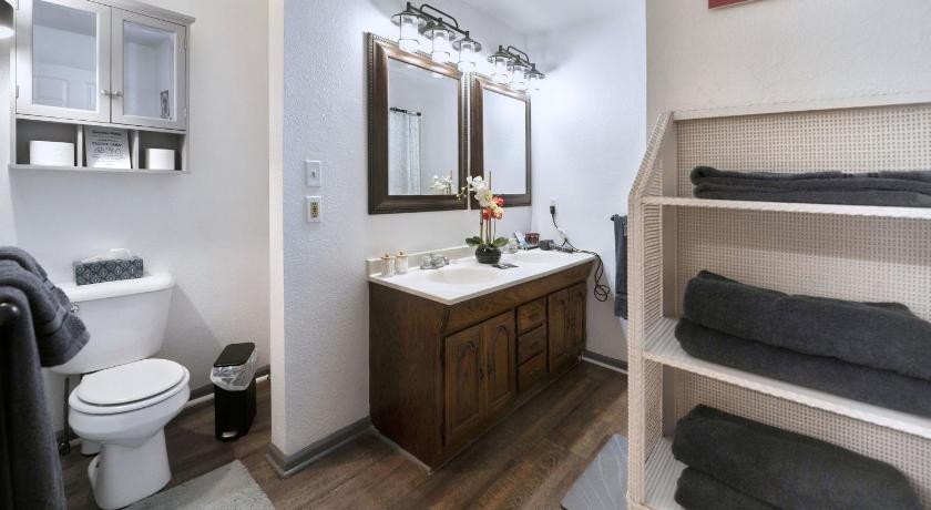 Atchison (KS) Awesome Benedictine Theme and In Your Budget! 3-Star Accommodation pool
