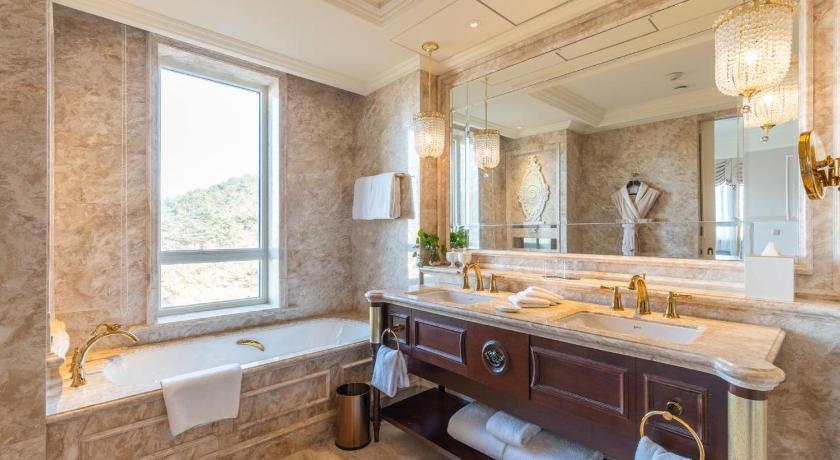 صورة Deluxe Mountain Room, Guest room, 2 Double, Mountain view 2