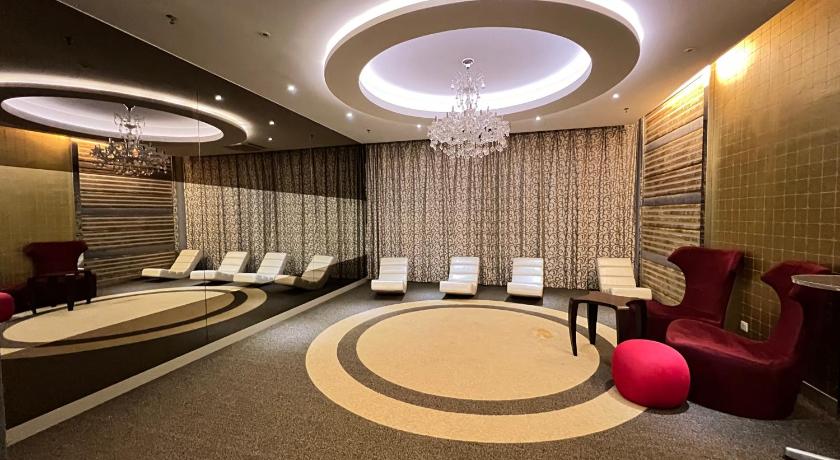Regalia Suites & Residence studio Apartment by Enjoy your stay - image 3