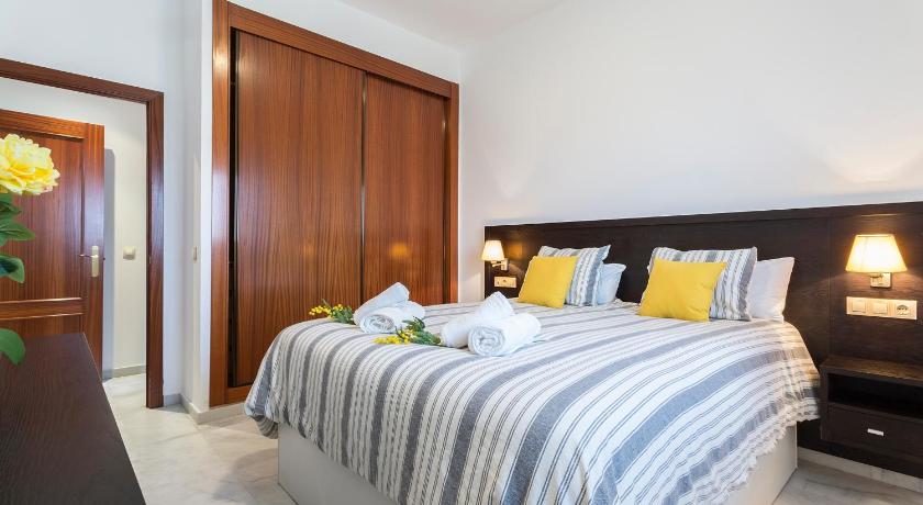 セビリア LuxSevilla Moderno Piscina Free Parking 3つ星 ゲストハウス 眺望