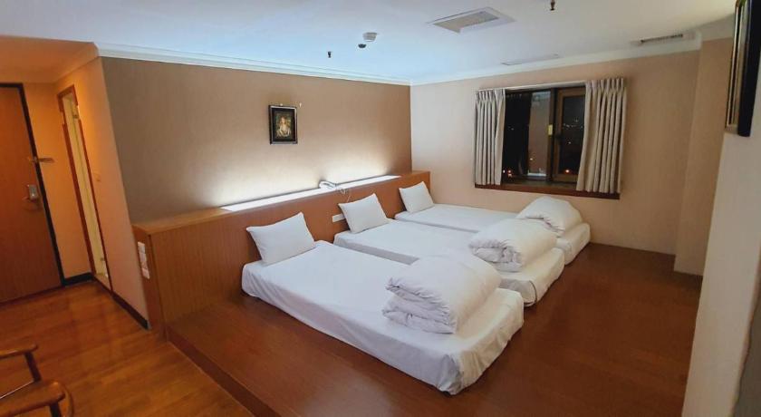 Image of Triple Room 1
