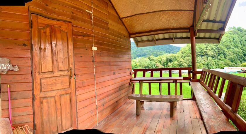 Chom Thong บ้านพักเคียงนา 2-Star Hotel lobby