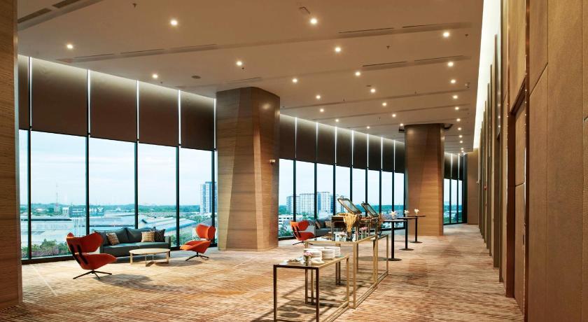 シャーアラム DoubleTree by Hilton Shah Alam i-City 5つ星 ホテル レストラン