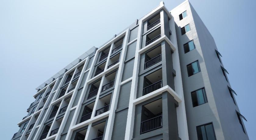 a large building with a large window, In Clover Apartment Bangsaen in Chonburi