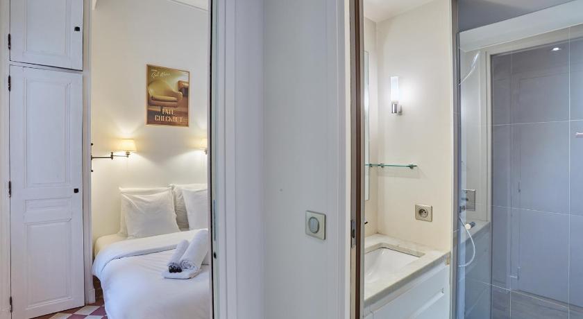 Apartment St Germain des pres by Studio Prestige - image 10