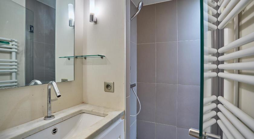 Apartment St Germain des pres by Studio Prestige - image 13