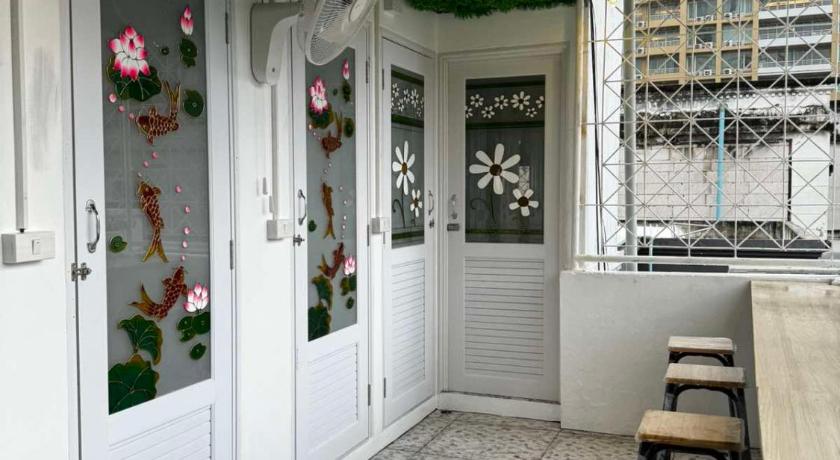 comfy crib hostel 2 - image 12