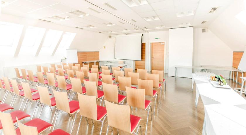 グリースキルヒェン Rasthaus zum Dokl 3つ星 ホテル レストラン