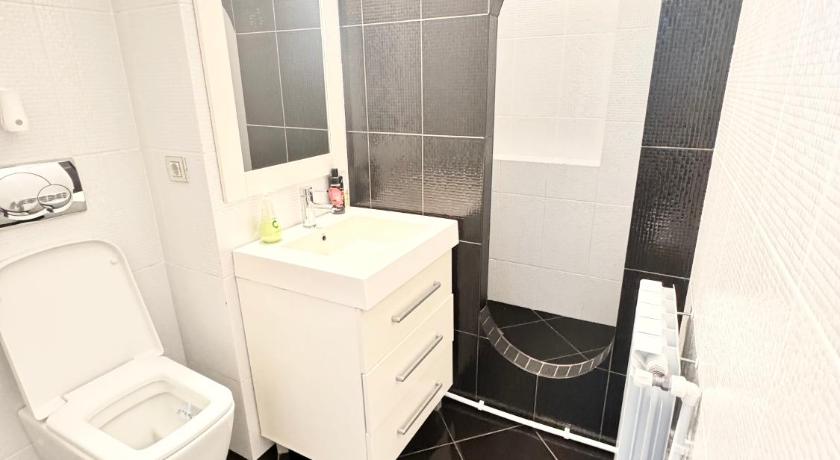 Traian Sea View Studio - image 11