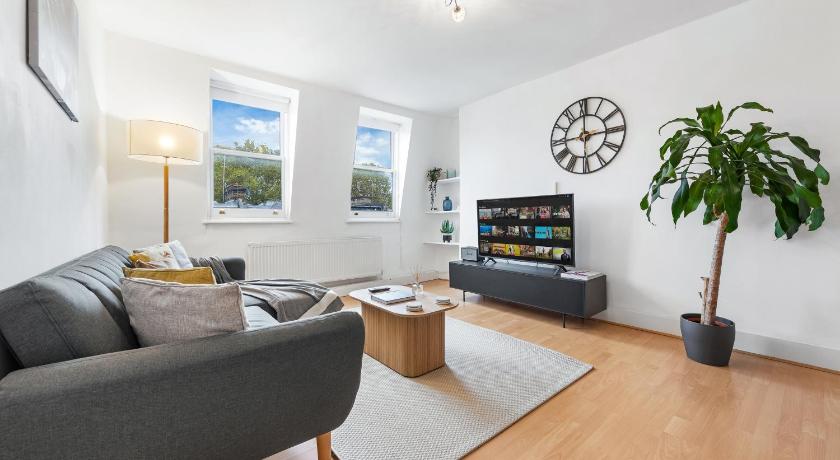 Kensington High Street Apartment 20% Discounts - image 10