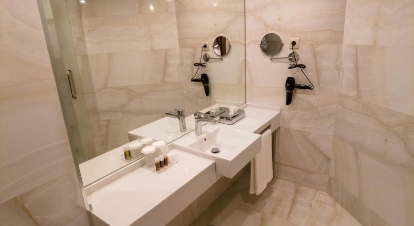 Image of Standard Twin Room 6