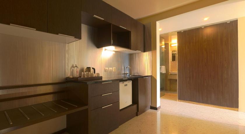 Image of Premium King Room 8
