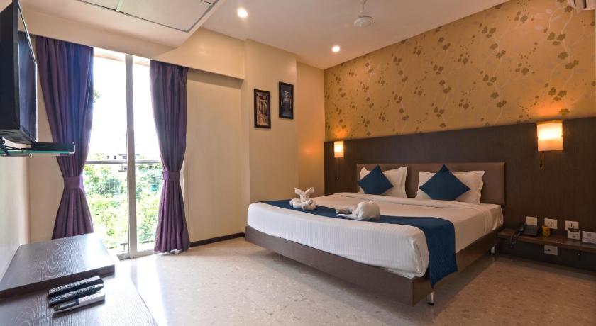 Image of Deluxe King Room 5