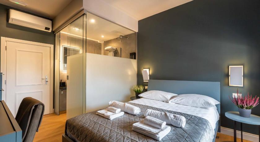 Rome LUMINA3 Luxury Room ROME 4-Star Hotel view