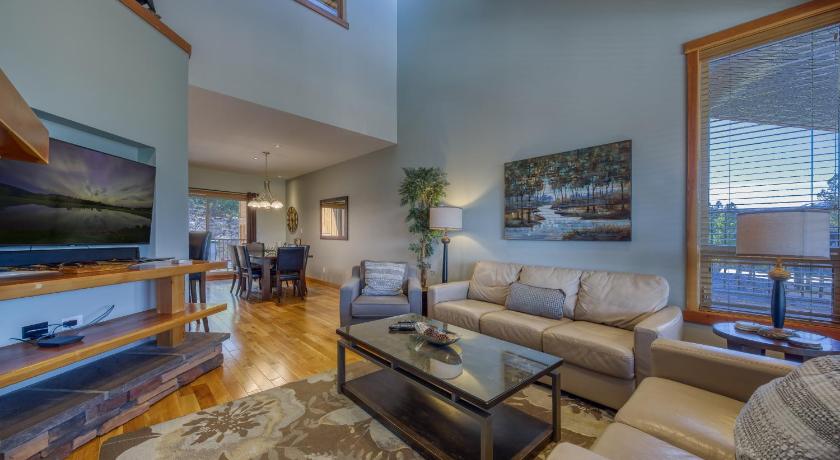 Image of Three-Bedroom Townhouse 3