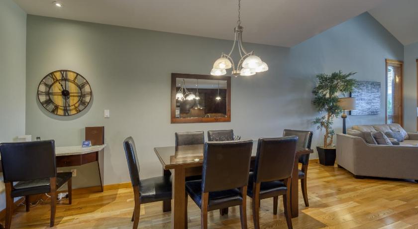 Image of Three-Bedroom Townhouse 16