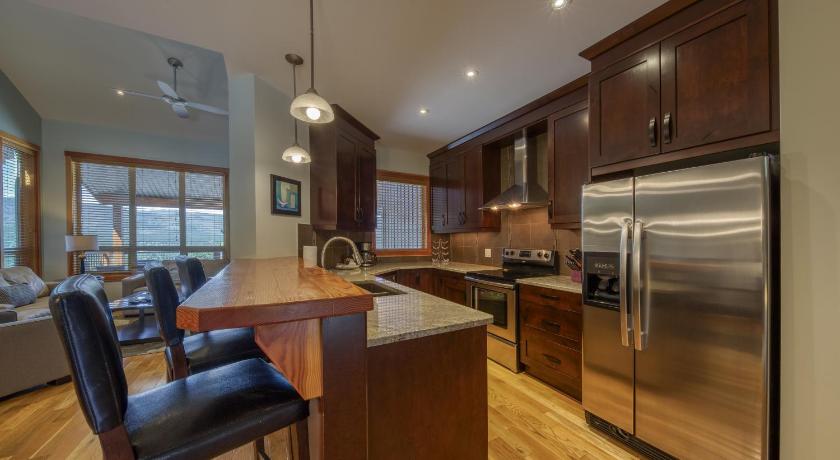 Image of Three-Bedroom Townhouse 7