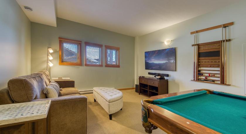Image of Three-Bedroom Townhouse 11