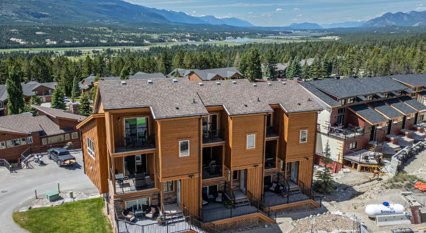 Image of Three-Bedroom Townhouse 8