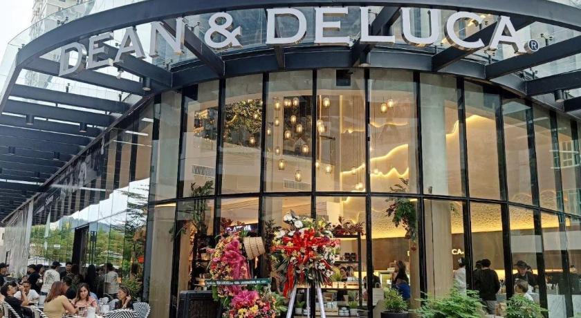 セブ 38 Park Avenue right in the heart of IT Park Cebu, 55 inches TV, wifi, LOWER FLOOR on 5th floor 4つ星 シングルルーム プール