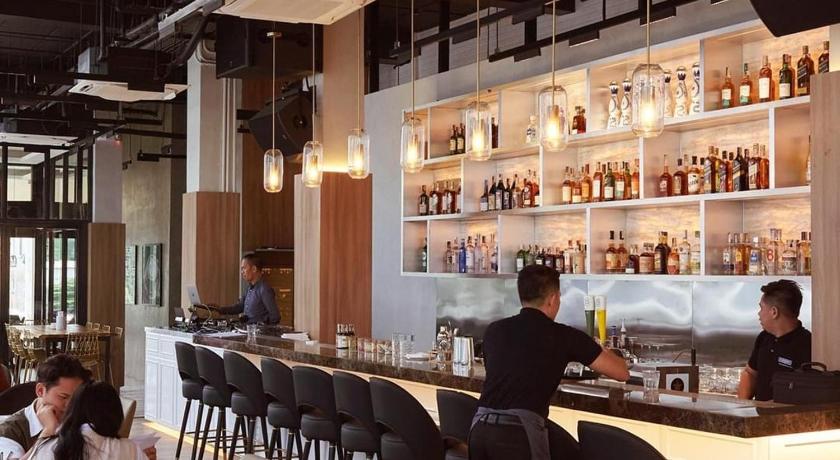 セブ 38 Park Avenue right in the heart of IT Park Cebu, 55 inches TV, wifi, LOWER FLOOR on 5th floor 4つ星 シングルルーム スイート