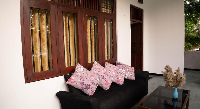 Image of Family Room 10