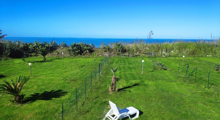 Campofelice Holidays East Villa