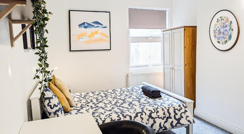 Central Southsea Guest House - image 49