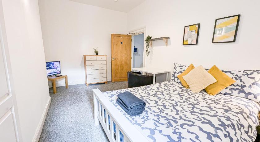 Central Southsea Guest House - image 50