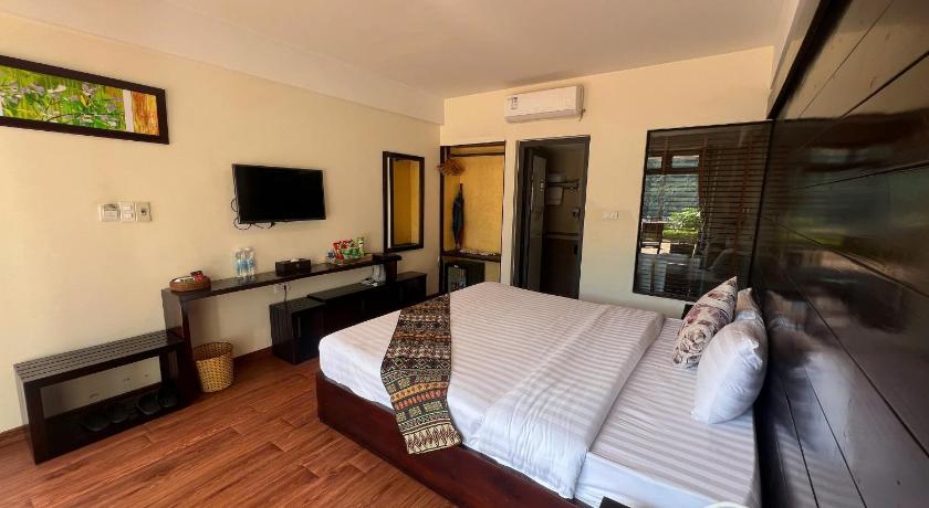 Image of Deluxe Double Panoramic City View with Terrace 9