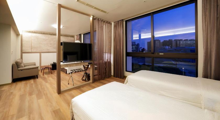 Image of Executive Triple Room 7