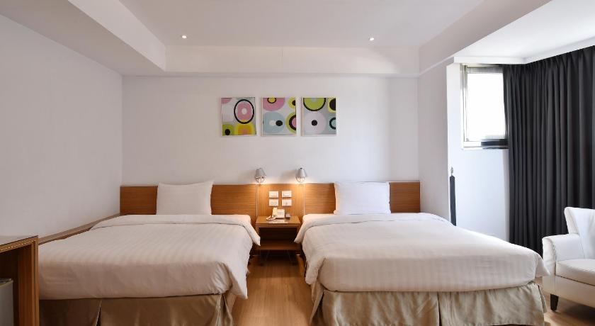 Image of Business Twin 16