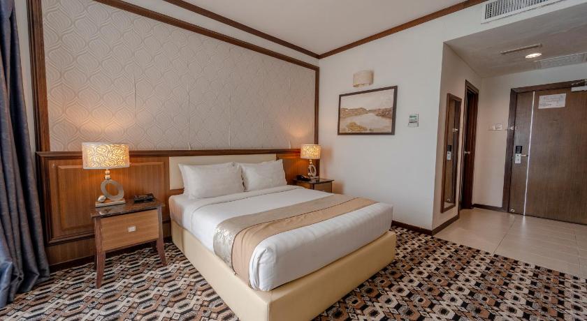 Image of Deluxe Queen Partial Sea View 4