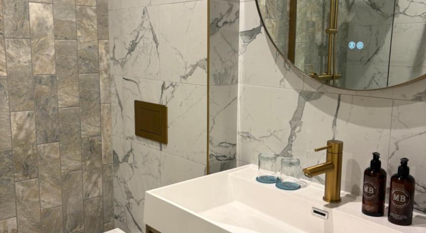 Image of Continental Suite 7