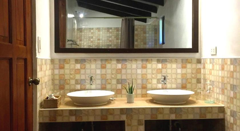 Image of Deluxe Family Suite 5